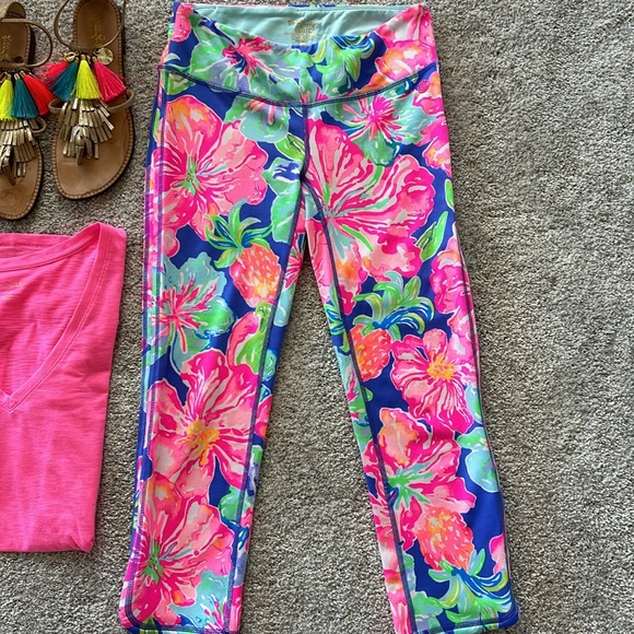 Lilly Pulitzer Luxletic Weekender Cropped Leggings - Picture 2 of 8